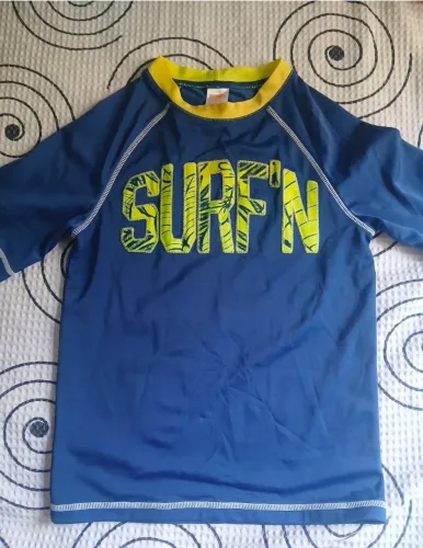 Camiseta infantil proteção solar Gymboree surf 7-8 anos