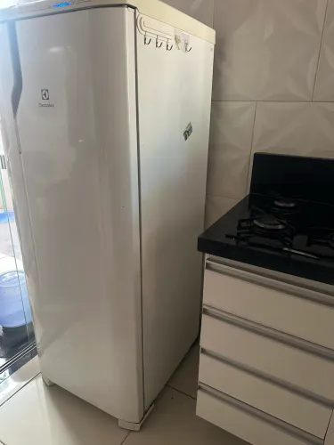 Vende se Geladeira