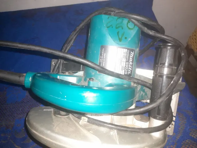 Vendo uma serra circular 2000w