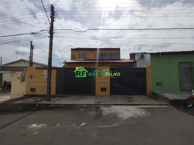 CASA À VENDA NO BAIRRO SACI.