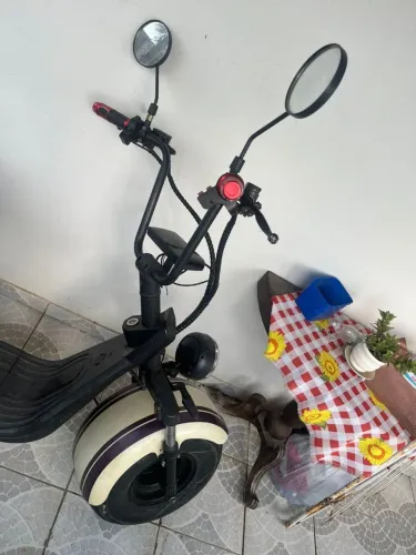 Vendo essa moto elétrica com a bateria com pouca durabilidade