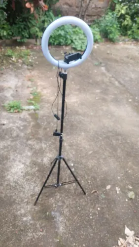 Tripé com luminária