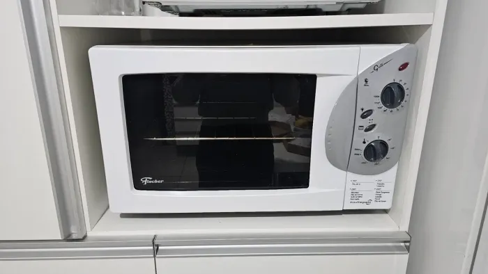 Forno Fischer de bancada branco 44L