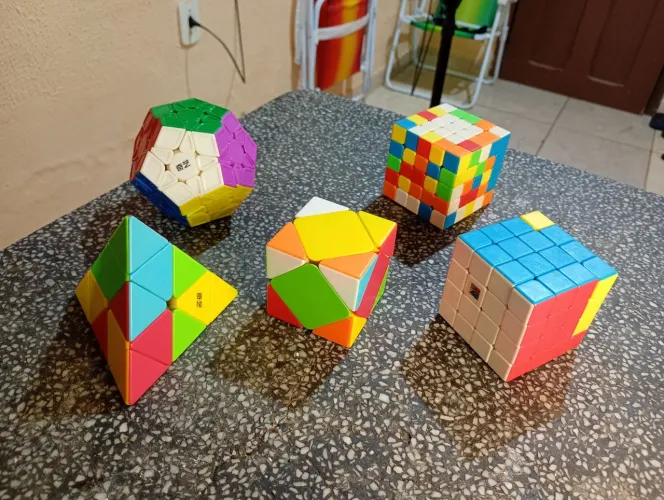 PERDI R$ 205: kit 5 cubos QiYi  R$195 MEGAMIX+ 4x4  + 5x5 HOJE! 