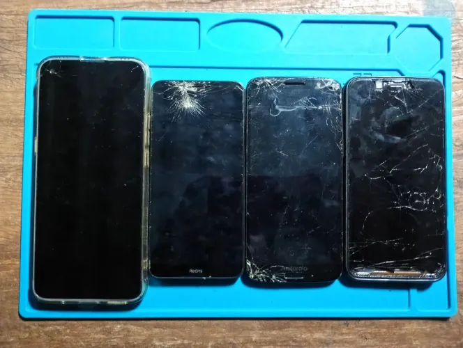 Lote 4 celulares + 1 tablet, aparelhos para estudos ou peças não sei se tem conserto