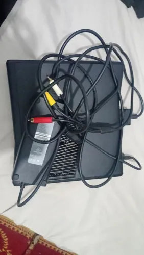 Xbox 360 em bom estado funciona só com mídia compartilhar ou privada de contas de jogos 
