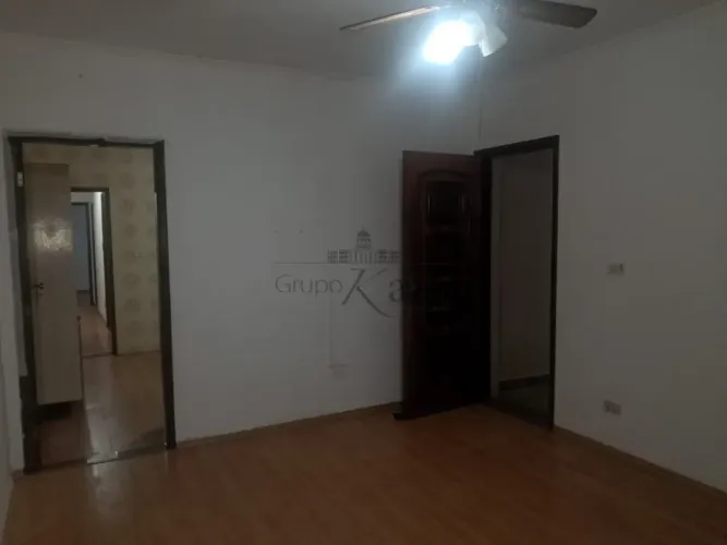 Oportunidade - Casa - Vila Pinheiro - 2 Dormitórios - 190m².