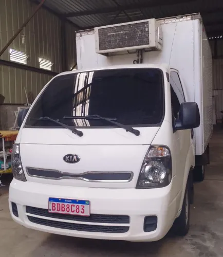 Kia bongo refrigerando tudo funcionando 