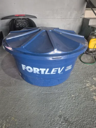 Vendo caixa d'água de 500 litros valor 250 , 00