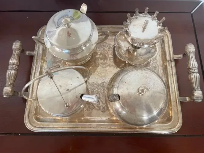 Lote Completo Composto por Elegantes Peças Antigas em Prata 90