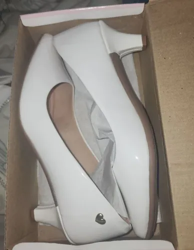 (DESAPEGO) Sapato Scarpin Branco de Salto Baixo (Tamanho 37)