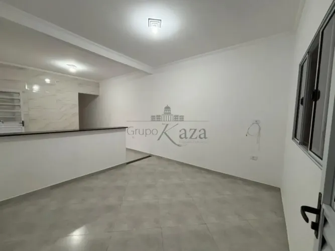 Oportunidade - Casa - Jardim Del Rey - 3 Dormitórios - 70m².