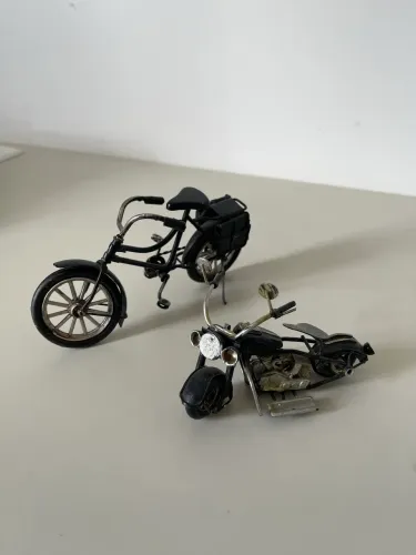 Miniatura de moto e bicicleta - decoração