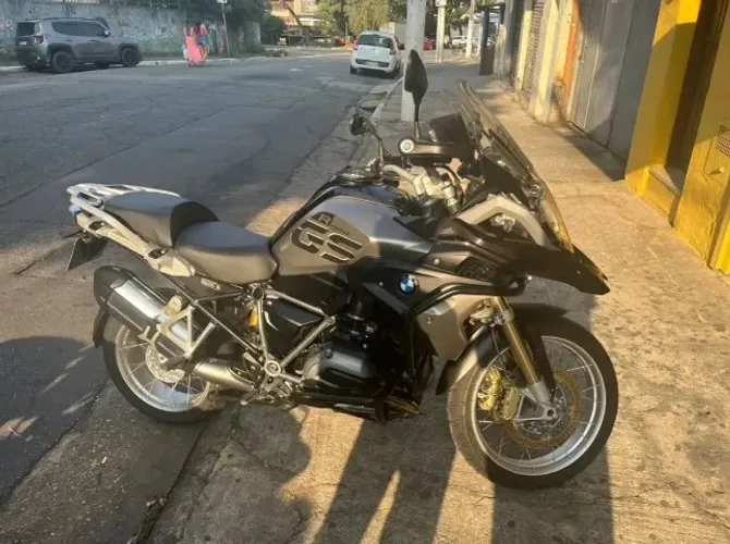 BMW R1200GS Premium Exclusive 8800km * Sem detalhes