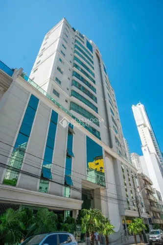 Sala comercial com 105,50m² privativos, para locação a 100m Av. Brasil - Centro BC