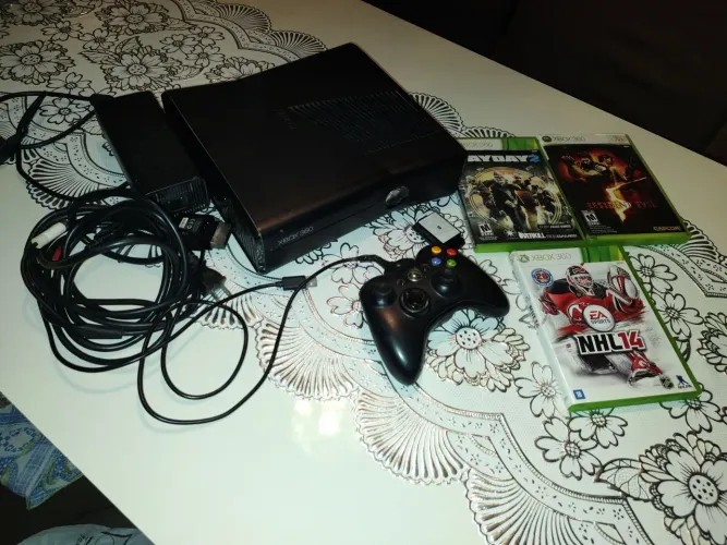 XBOX360 COM 3 JOGOS O MÍNIMO QUE ACEITO 470 NÃO SCRITO TROCAS