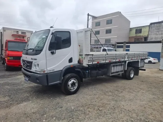 Mercedez Benz Accelo 1016