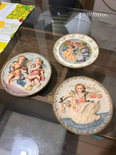 Conjunto 3 Pratos Decorativos de Parede com Anjos em Alto Relevo Clássicos