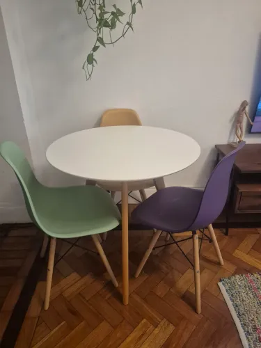 Mesa redonda 80cm diâmetro + 3 Cadeiras