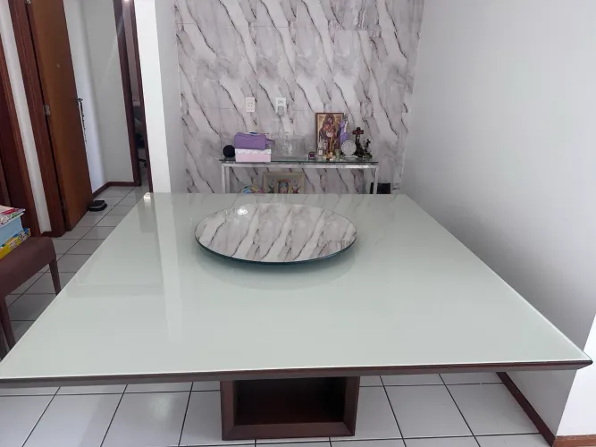 Mesa Jacaúna Quadrada tampo vidro 1,50x1,50