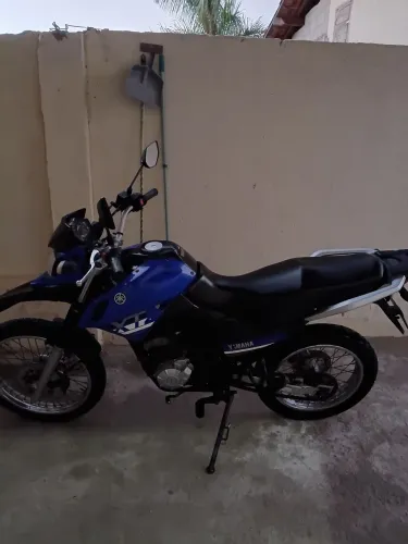 Moto impecável