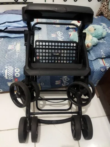 Vendo carrinho de bebê