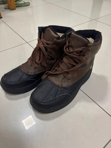 Bota Bearpaw a prova d'água e com isolamento térmico 