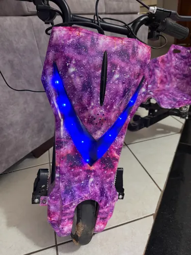 Triciclo elétrico com 2 bateria 