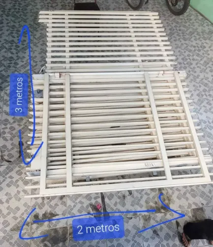 3 Portões de ferro com furação para motor