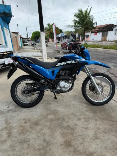 Vendo troco e financio bross 160 dado