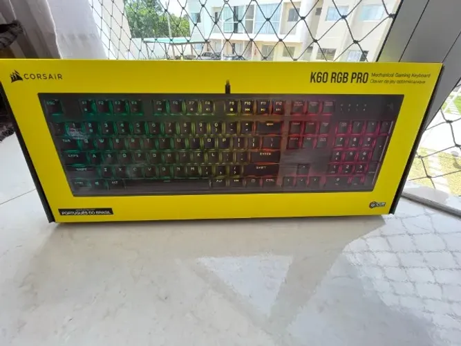 Teclado Corsair K60 RGB PRO ABNT2 *DEFEITO*