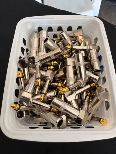 Plug P10 90 Graus Profissional Ponta Gold - R$ 8,00 a Unidade