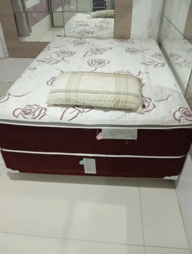 Cama box com colchão Casal 