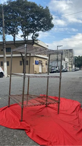 Estante de canto de ferro
