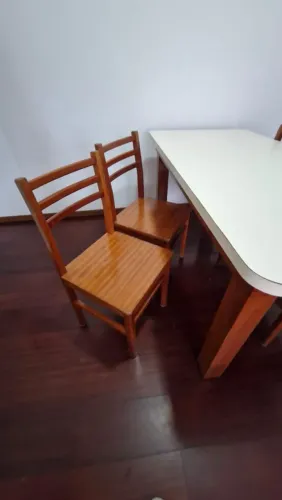 Mesa madeira maciça com 4 cadeiras