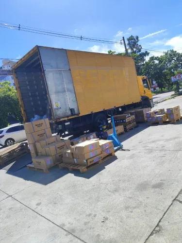 Caminhão toco plataforma Baú (Transporte)