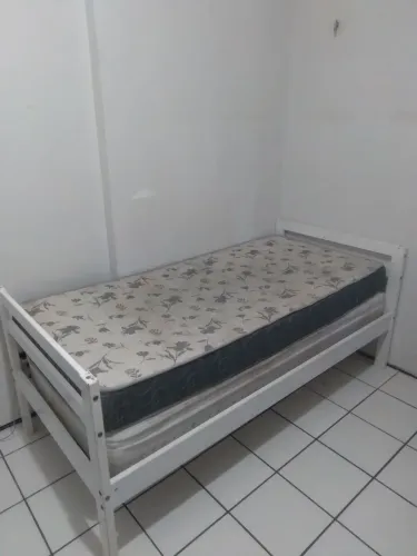 CAMA DE SOLTEIRO COM 2 COLCHÕES MADEIRA MACIÇA 