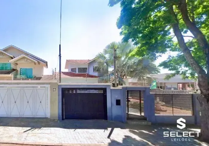 Leilão Judicial - Até 40% de desconto - Casa com piscina no centro de Loanda - PR