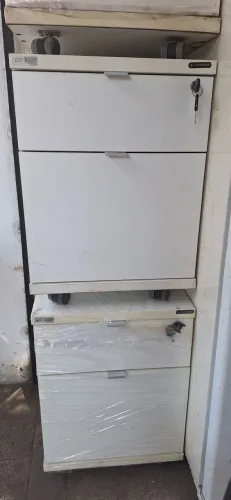 Gaveteiro  branco com rodinhas em ótimo estado. 