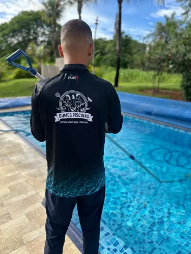 Piscineiro profissional