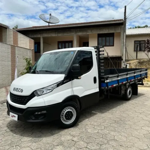 Iveco Daily Furgão 30-130 2.3 7,3m³ (die)(e5) 2021