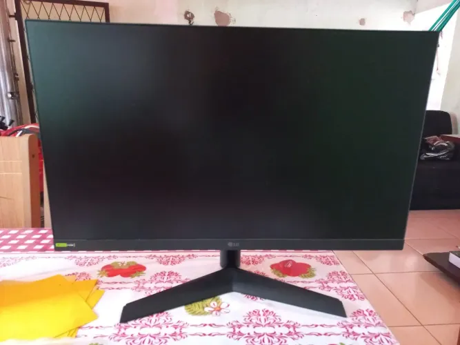 Vendo monitor LG UltraGear 24 polegadas 180Hz em excelente estado