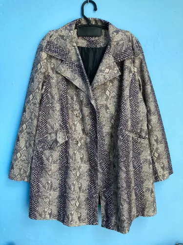 Casaco Feminino com Estampa de Cobra, Tam G