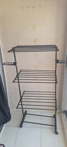 Varal de chão vertical preto NOVO desapego