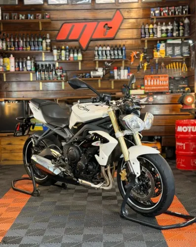Triumph Street Triple 675