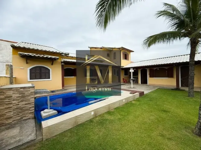 Casa com piscina e 3 quartos