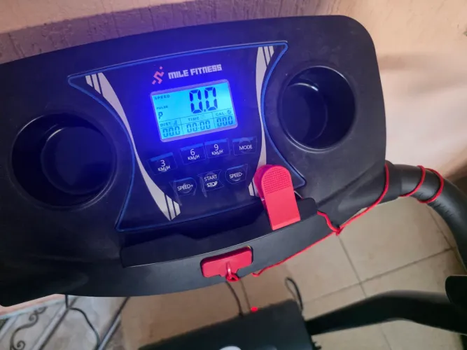 VENDE SE ESTA ESTEIRA SEMI NOVA