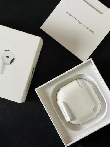 Case Airpods 4 original sem os fones