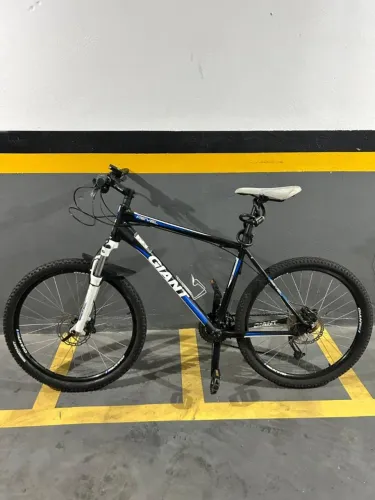 Bicicleta Aro 26 Giant Revel 3 - Ótimo estado