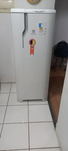Geladeira Electrolux 240 litros